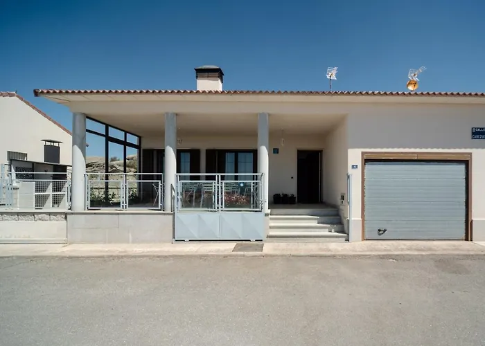 別荘 Navaquesera Mirador De Gredos Ávila